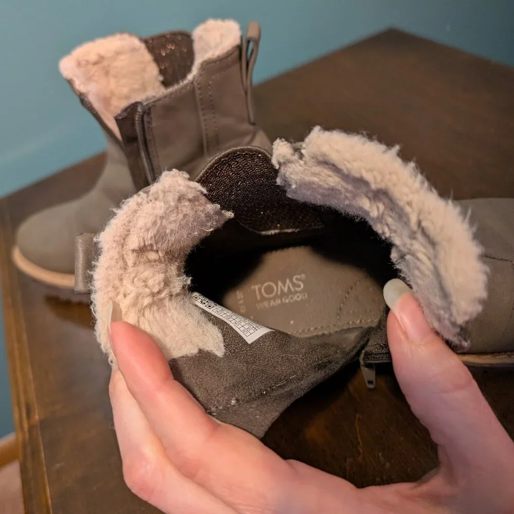 Toms color brownish